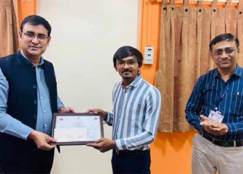 PMG KK Yadav felicitates winner of ‘Dhai Akhar’ National Letter Writing Competition