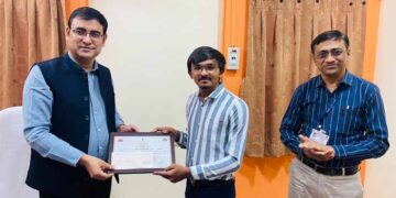 PMG KK Yadav felicitates winner of ‘Dhai Akhar’ National Letter Writing Competition
