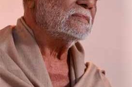 Morari Bapu pays tribute to Uttarkashi copter crash victims, extends financial aid to kin