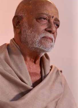 Morari Bapu pays tribute to Uttarkashi copter crash victims, extends financial aid to kin