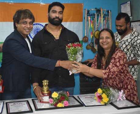  Lalitbhai Patel becomes 1st Gujarati to win 3 Golds at IBBF World Powerlifting Championship