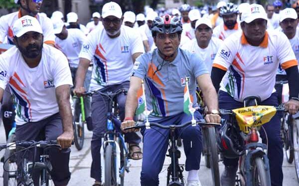 Wheels of change spreads across nation: Dr Mandaviya leads Fit India Sundays on Cycle in Palitana