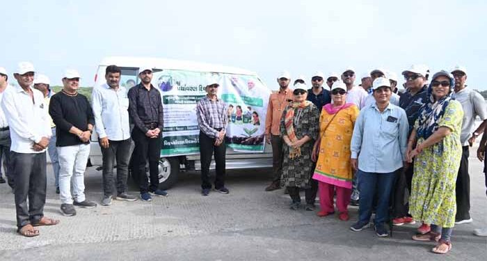 Tata Chemicals Society leads beach cleaning initiative in Saurashtra on World Environment Day