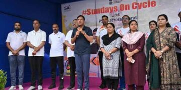 Dr Mansukh Mandaviya leads nationwide Fit India Sundays on Cycle from Gandhinagar