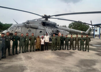 Daredevil IAF personnel rescue 3 stranded elderly civilians in flood-hit Kheda district
