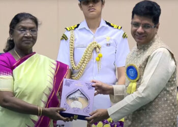 President felicitates IIMA Faculty Member Prof. Rajesh Chandwani at 71st National Film Awards