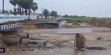 Cyclone Montha lashes Andhra Pradesh: heavy rains, mass evacuations, telecom teams on high alert