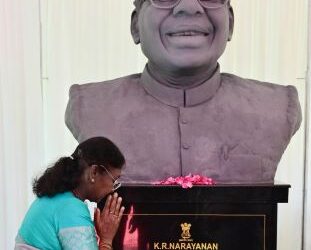 President unveils bust of former President K.R. Narayanan at Raj Bhavan, Thiruvananthapuram