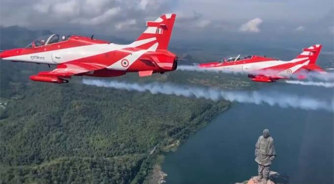 IAF Suryakiran Team Paints the Skies in Tricolor Splendour Over Statue of Unity