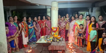 Navli Navratri celebrated with Grand Maha Aarti at Vraj Deep Apartment Society in Maninagar