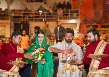 Dhanush & Kriti Sanon turn Varanasi into a celebration ahead of ‘Tere Ishk Mein’ release