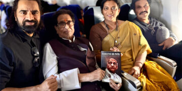 Jay Patel honours a cultural legend, presents Barrister Mr. Patel to Hridaynath Mangeshkar