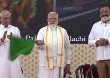 Railways on the Fast Track in Keralam: Narendra Modi Unveils Redeveloped Stations, Electrified Line and New Inter-State MEMU Service