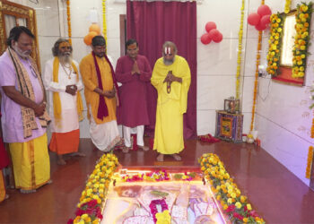 Divine chants echo: Ram Navami celebrated with devotional grandeur in Ahmedabad