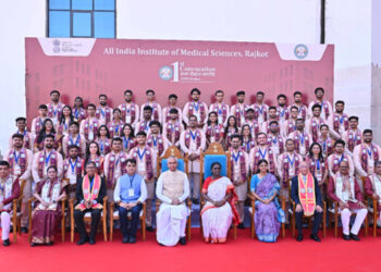 ‘Docs with skill & social conscience can transform society’: Prez at AIIMS Rajkot Convocation
