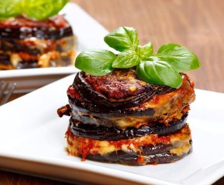 Compacted with Compassion: One-Dish Baked Mini Meals for Modern Kitchens