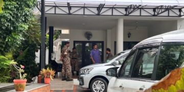 ED Raids Former Kerala CM Pinarayi Vijayan’s Residence in Explosive CMRL Money Laundering Probe