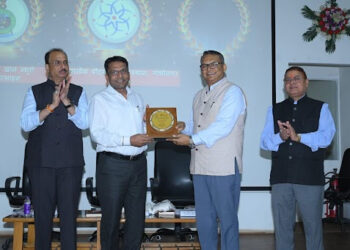 Hindi at the helm: IIT Gandhinagar wins recognition for official language excellence