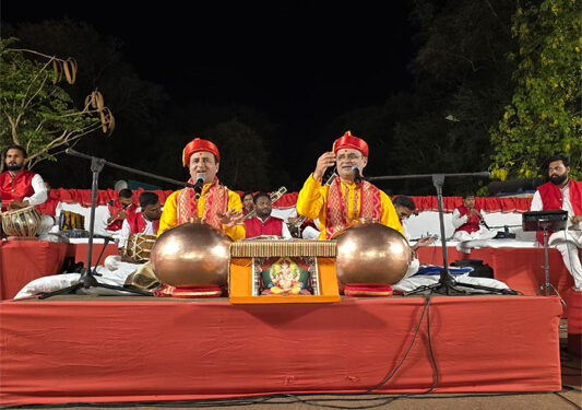 Vyas Brothers redefine Manbhatt Tradition with groundbreaking ‘Dual Manbhatt’ performance at Laxmi Vilas Palace