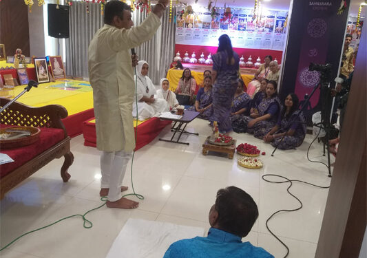 Bhaktamar’s divine resonance fills Ahmedabad as 53-day spiritual sadhana begins, drawing thousands on a journey of inner transformation