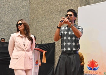 Huma Qureshi & Saqib Saleem turn Swarrnim campus into a Bollywood carnival of dreams