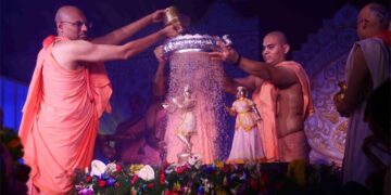 Hare Krishna Mandir: When Krishna arrived at midnight, Bhadaj turned into a sea of devotion